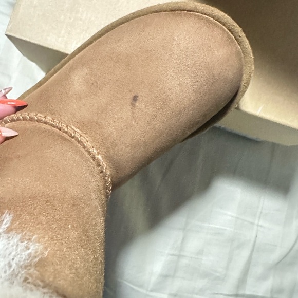 Girls Ugg Boots - Picture 3 of 7